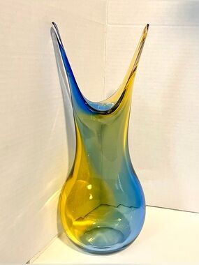*VINTAGE* Adam Jablonski Signed Hand, Blown Glass Vase ~ Poland ~Fishtail Design